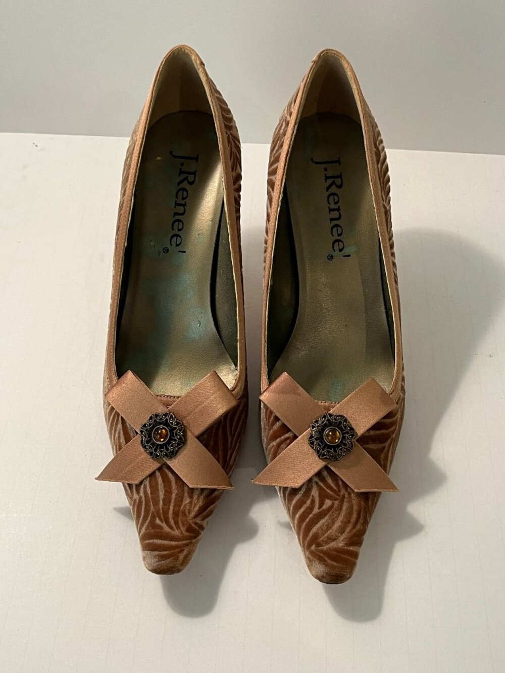 J Renee Carrington Jeweled Velvet Textured Pumps Heels with Bow Women's Size 8M